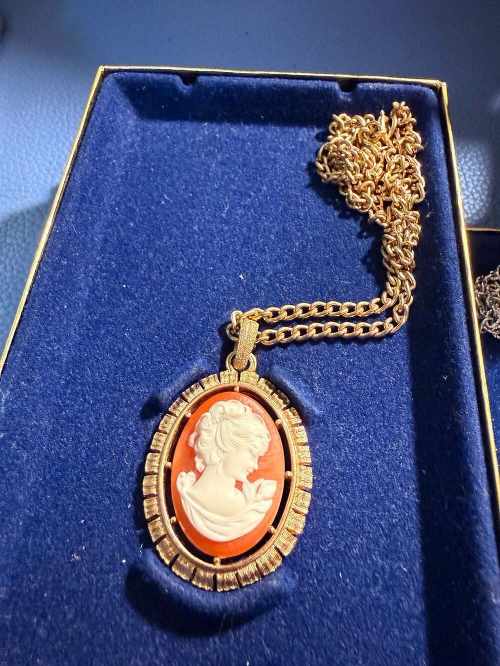 Large Vintage 1990s Avon Jewelry Collection, 12-Piece Lot, Cameo, Cross, Earring - Picture 2 of 8